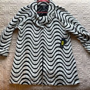 Ali Miles Black and White Wave Pattern Blazer